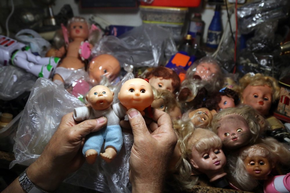 50 yıldır oyuncak tamiri yapıyor