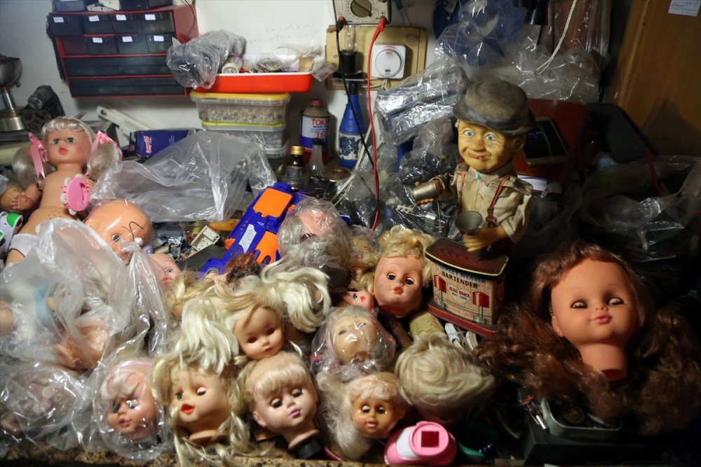 50 yıldır oyuncak tamiri yapıyor