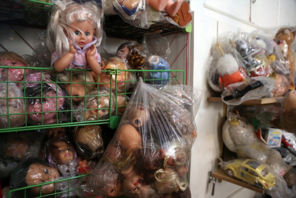 50 yıldır oyuncak tamiri yapıyor