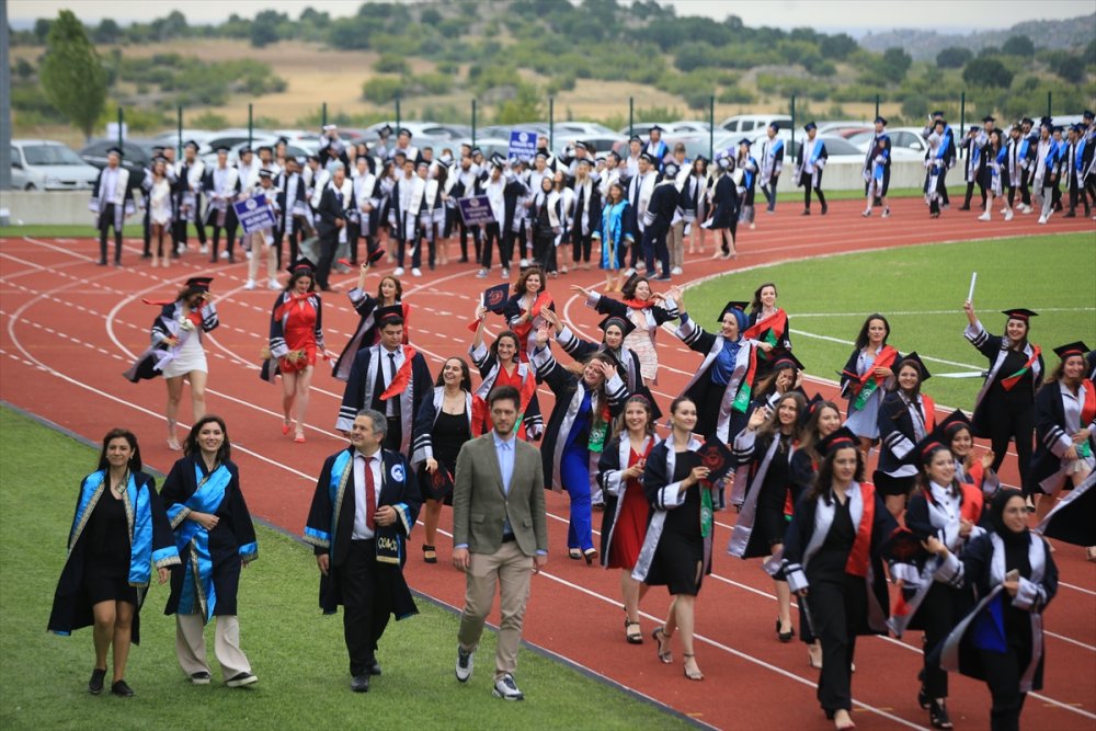 Kırklareli Üniversitesinde 4 bin 772 öğrenci mezuniyet heyecanı yaşadı