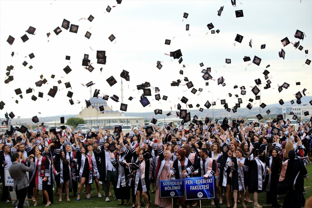 Kırklareli Üniversitesinde 4 bin 772 öğrenci mezuniyet heyecanı yaşadı