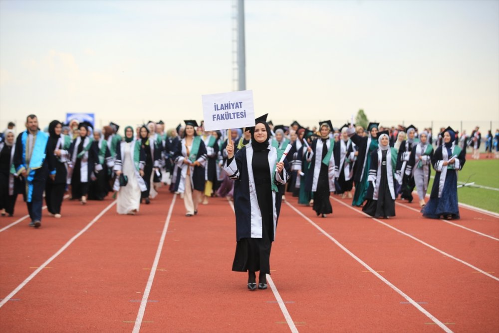 Kırklareli Üniversitesinde 4 bin 772 öğrenci mezuniyet heyecanı yaşadı