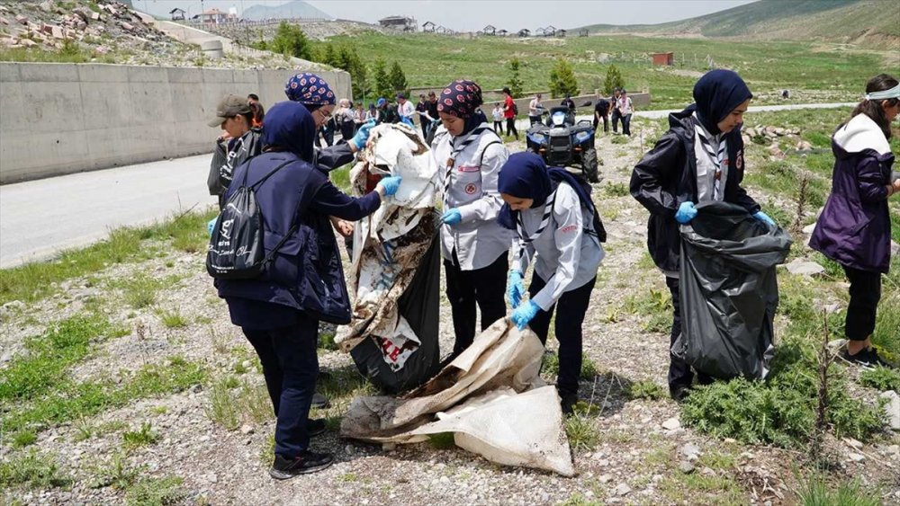 Bu Gönüllüler Alkışlanır. Erciyes'te 4,8 ton atık topladı