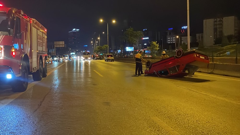 İstanbul'da D-100 kara yolunda takla atan otomobilin sürücüsü kaçtı