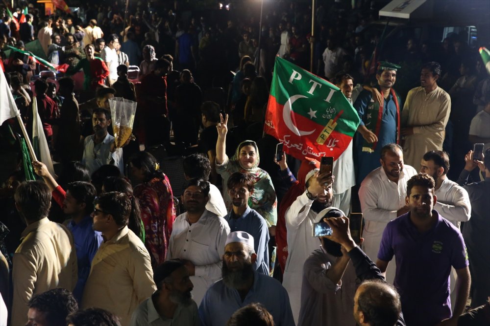 Eski Pakistan Başbakanı Han'dan enflasyon protestosu