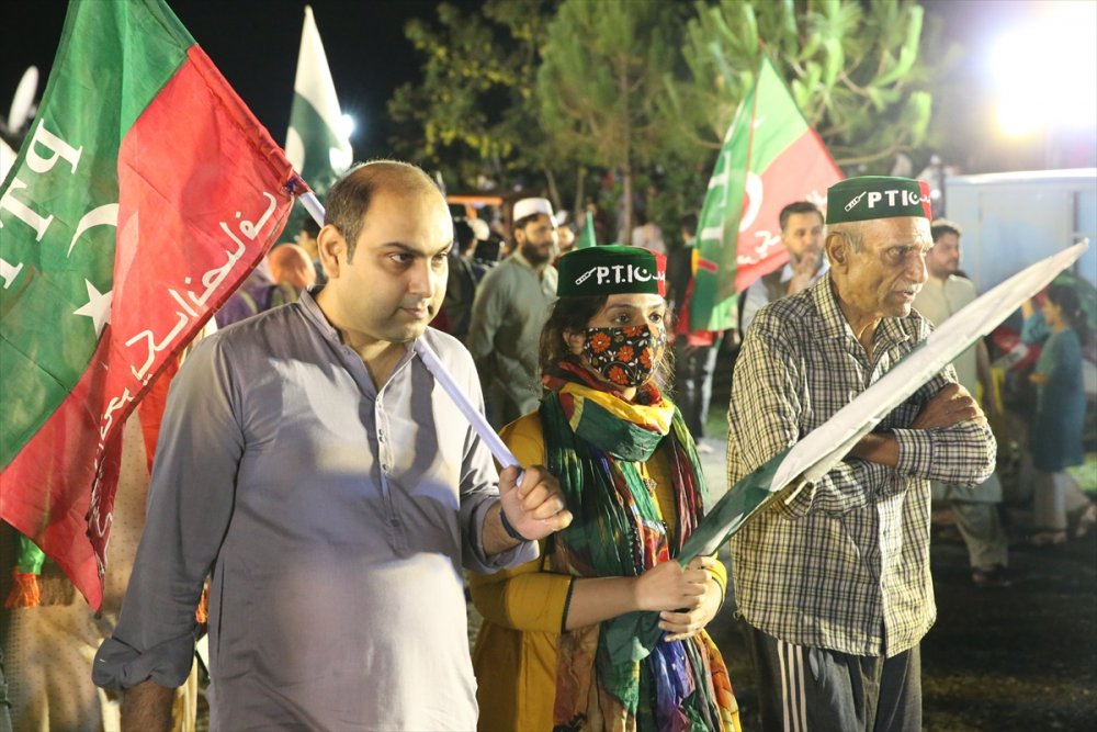 Eski Pakistan Başbakanı Han'dan enflasyon protestosu