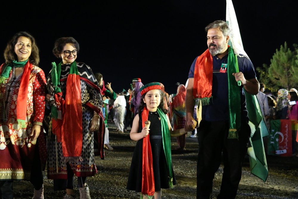 Eski Pakistan Başbakanı Han'dan enflasyon protestosu