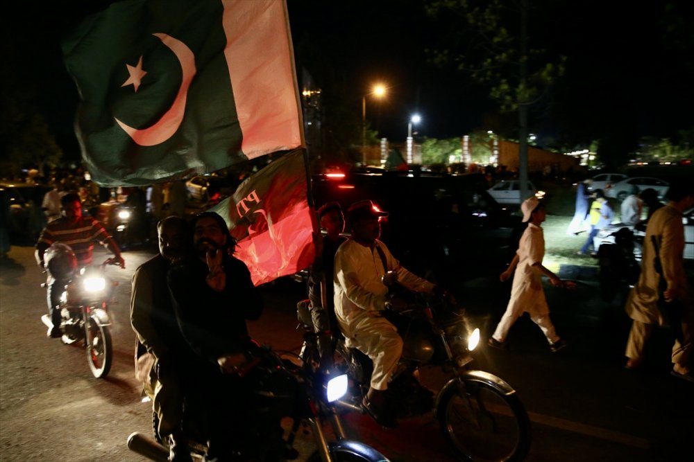 Eski Pakistan Başbakanı Han'dan enflasyon protestosu