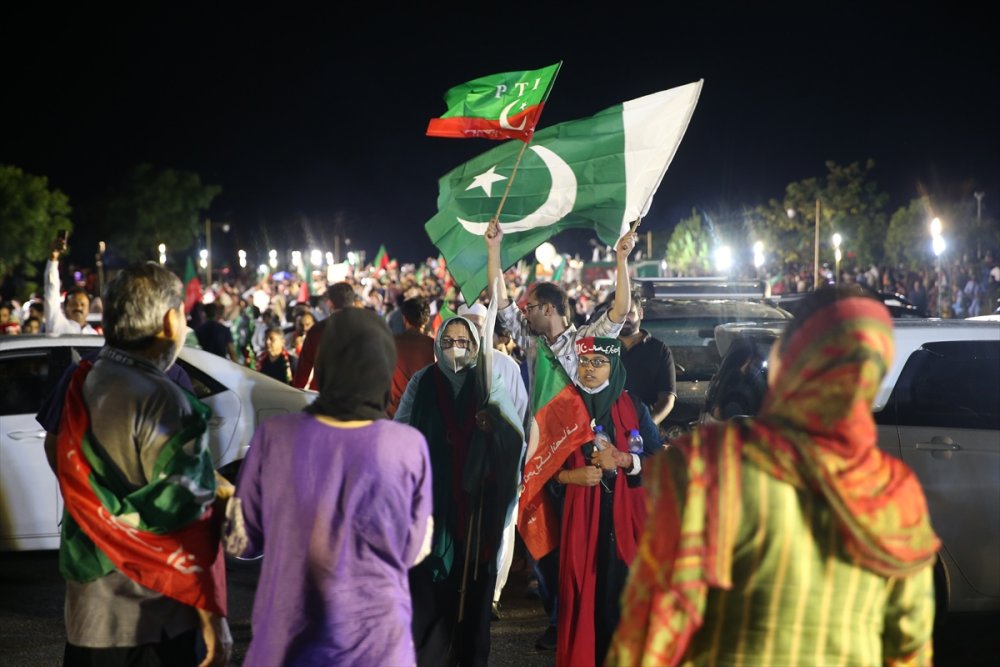 Eski Pakistan Başbakanı Han'dan enflasyon protestosu