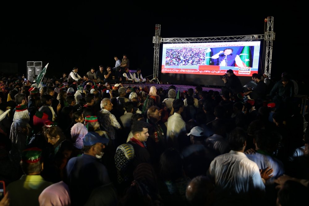 Eski Pakistan Başbakanı Han'dan enflasyon protestosu