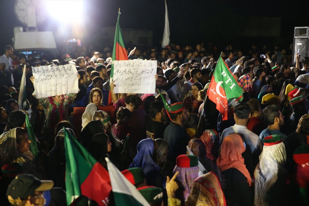 Eski Pakistan Başbakanı Han'dan enflasyon protestosu