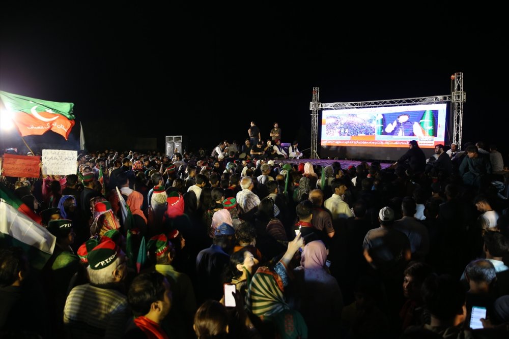 Eski Pakistan Başbakanı Han'dan enflasyon protestosu