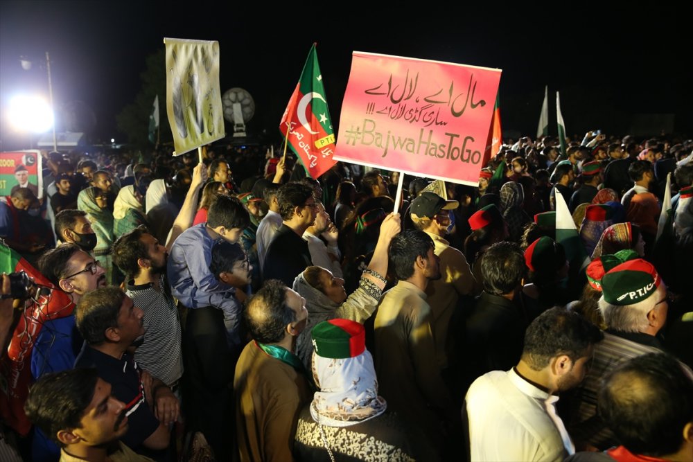 Eski Pakistan Başbakanı Han'dan enflasyon protestosu