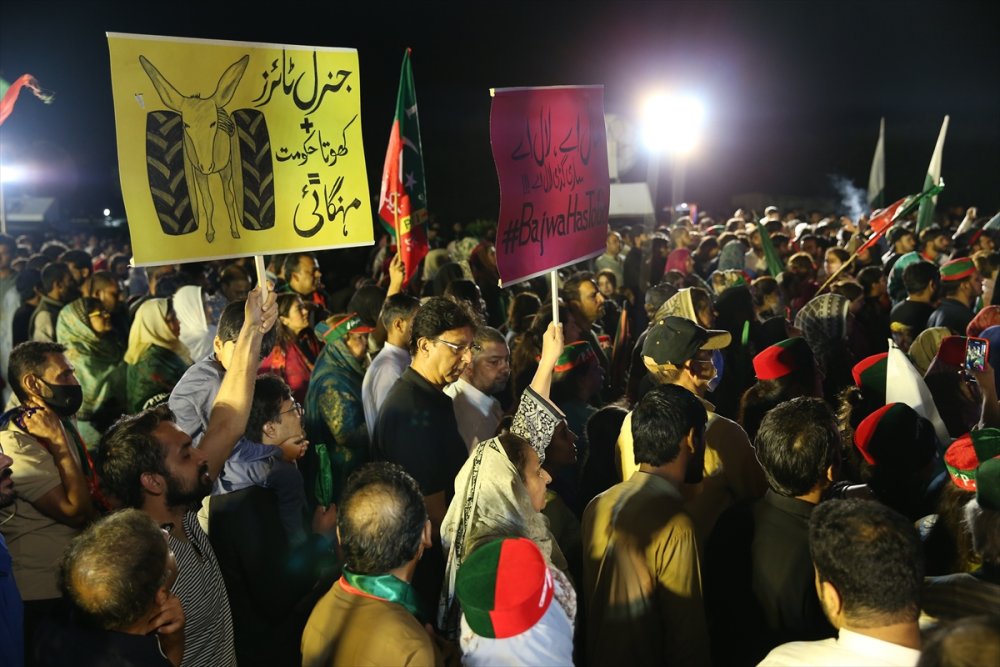 Eski Pakistan Başbakanı Han'dan enflasyon protestosu