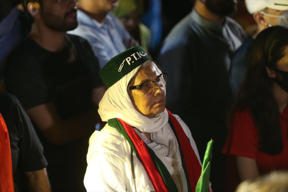 Eski Pakistan Başbakanı Han'dan enflasyon protestosu