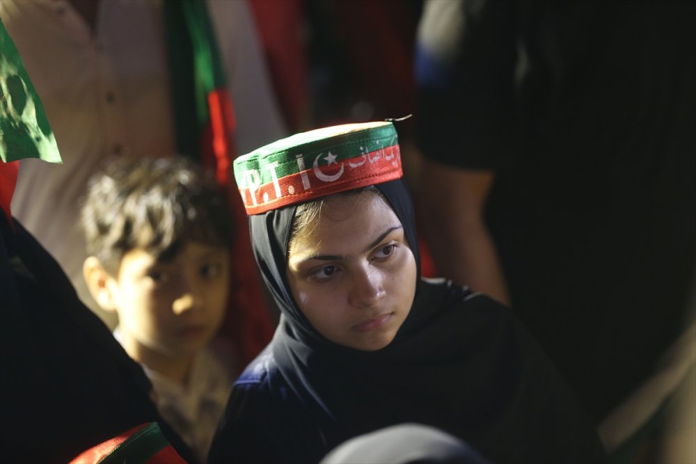 Eski Pakistan Başbakanı Han'dan enflasyon protestosu