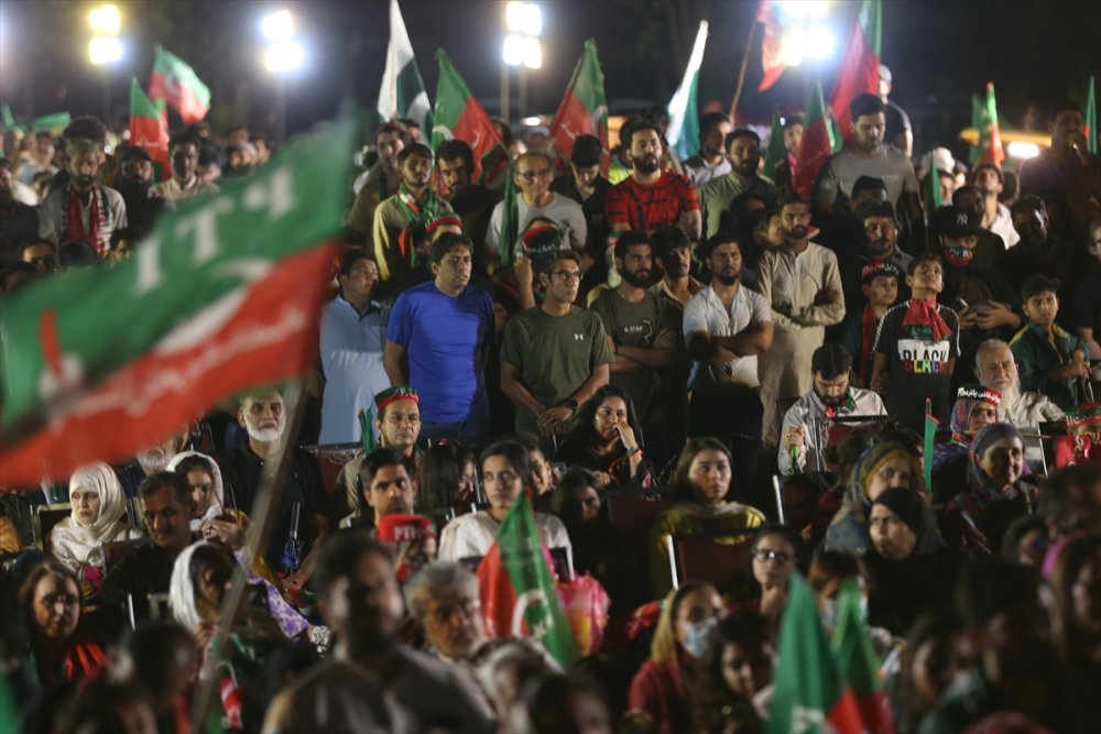 Eski Pakistan Başbakanı Han'dan enflasyon protestosu