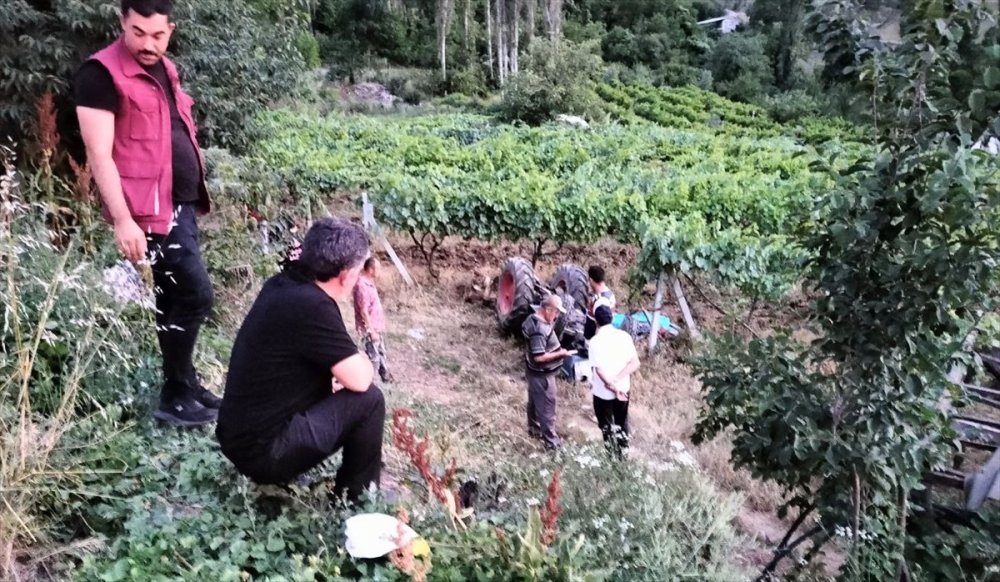 Sakarya'da devrilen traktörün altında kalan kişi kurtarılamadı