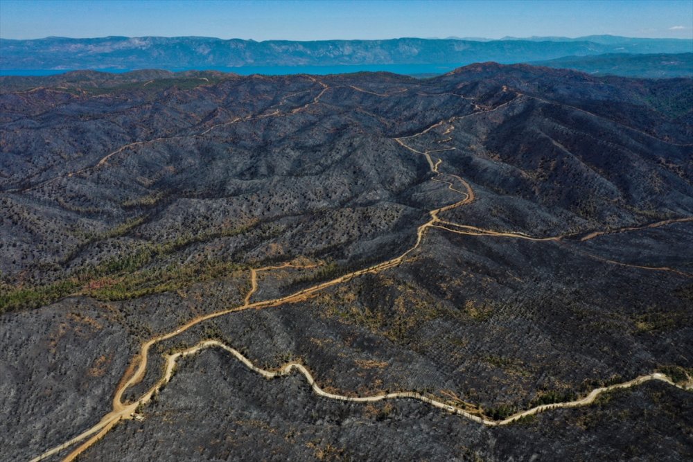 Marmaris'te yanan alanlar havadan görüntülendi