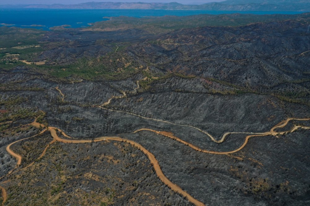 Marmaris'te yanan alanlar havadan görüntülendi