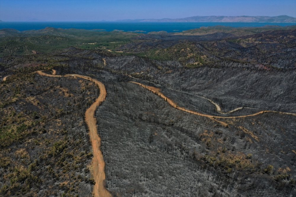 Marmaris'te yanan alanlar havadan görüntülendi