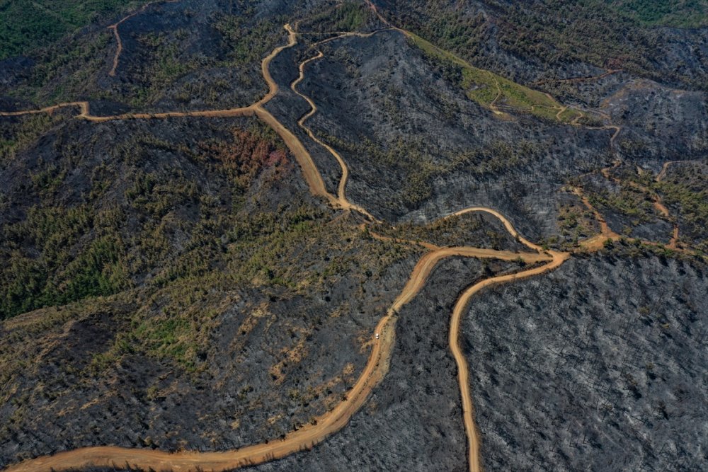 Marmaris'te yanan alanlar havadan görüntülendi