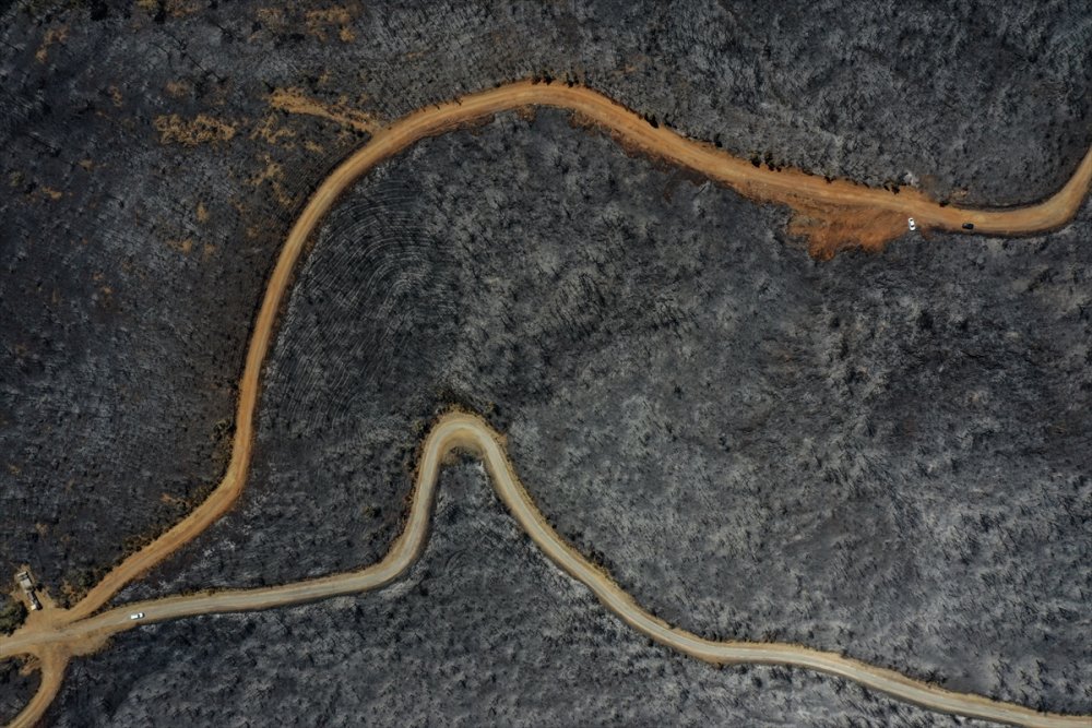 Marmaris'te yanan alanlar havadan görüntülendi