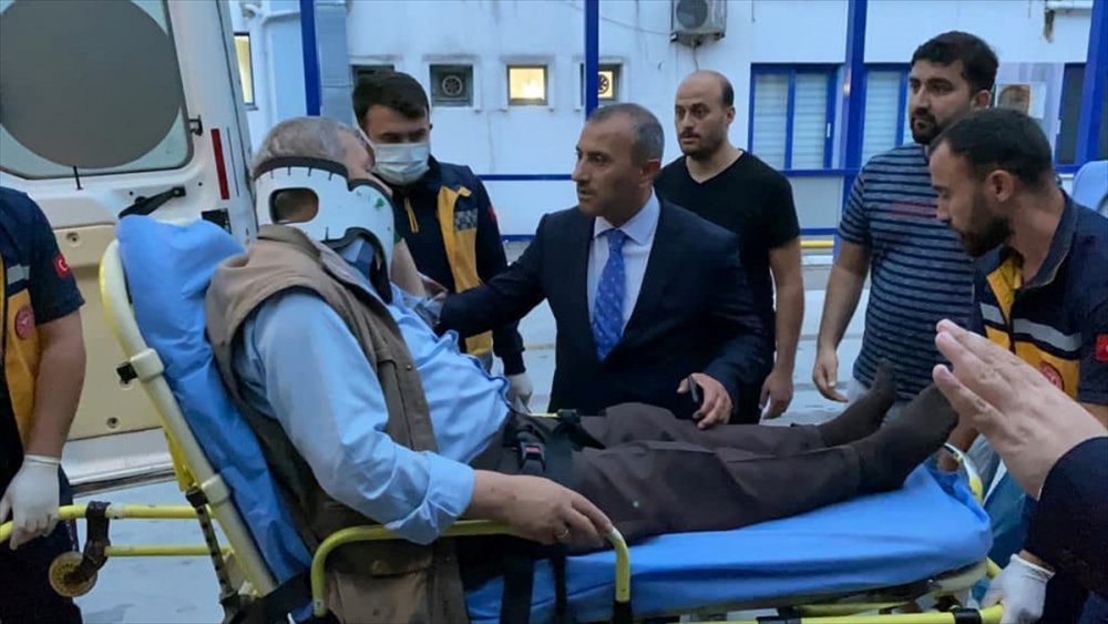 Akademisyenler ve ailelerini taşıyan midibüs devrildi, 1 kişi öldü, 19 kişi yaralandı