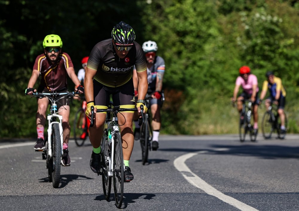 İstanbul'da yaklaşık 2 bin bisikletçi savaş mağduru çocuklar için pedal çevirdi