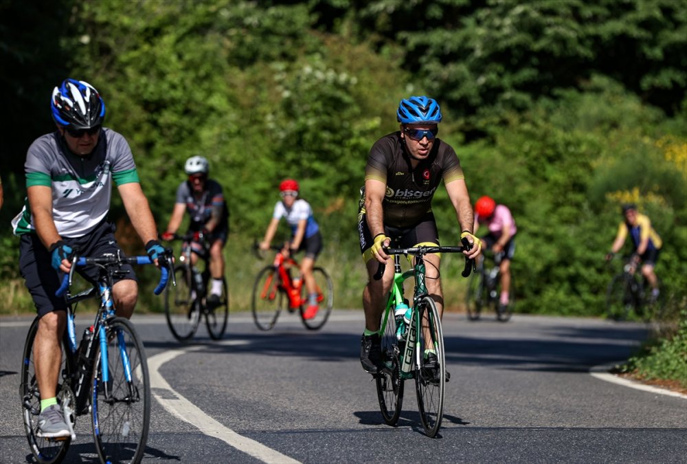 İstanbul'da yaklaşık 2 bin bisikletçi savaş mağduru çocuklar için pedal çevirdi