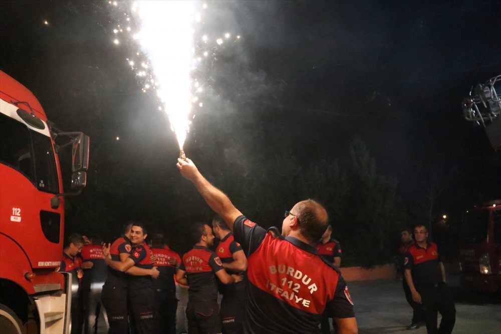 Marmaris'teki orman yangınından dönen alev savaşçılarına Burdur'da karşılama düzenlendi