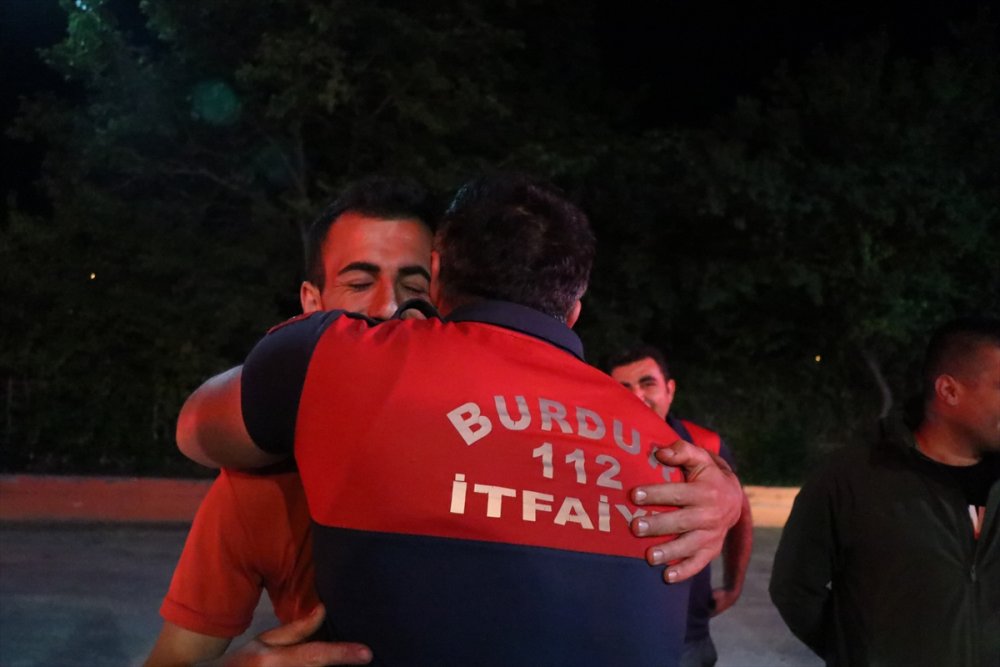 Marmaris'teki orman yangınından dönen alev savaşçılarına Burdur'da karşılama düzenlendi