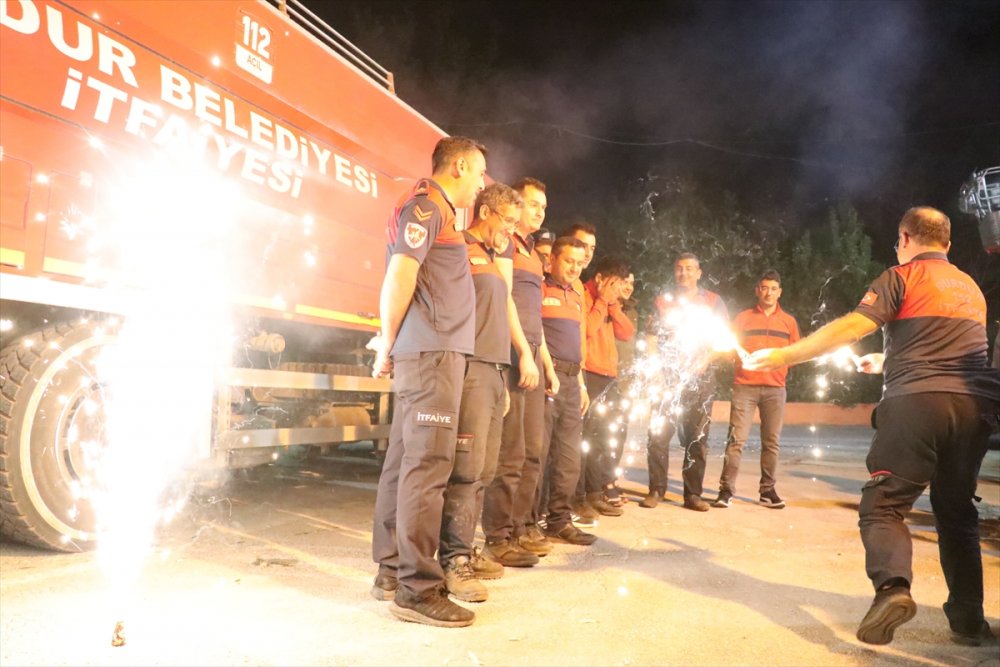 Marmaris'teki orman yangınından dönen alev savaşçılarına Burdur'da karşılama düzenlendi