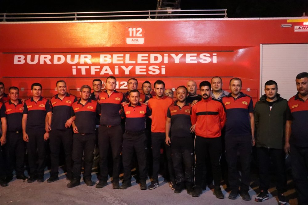 Marmaris'teki orman yangınından dönen alev savaşçılarına Burdur'da karşılama düzenlendi