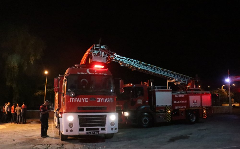 Marmaris'teki orman yangınından dönen alev savaşçılarına Burdur'da karşılama düzenlendi