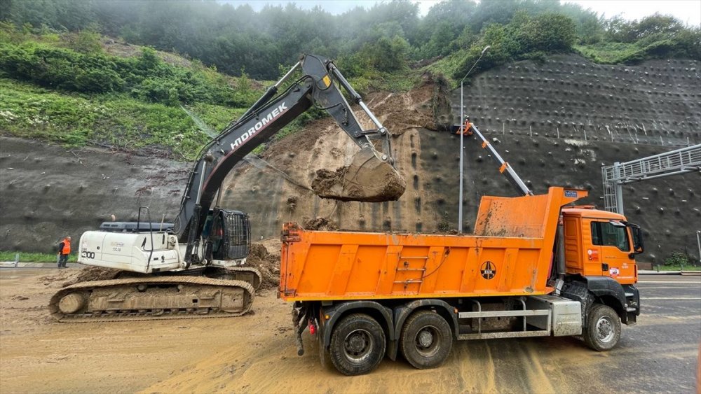 Bolu'da sağanak nedeniyle 2 köprü yıkıldı, bazı evleri su bastı