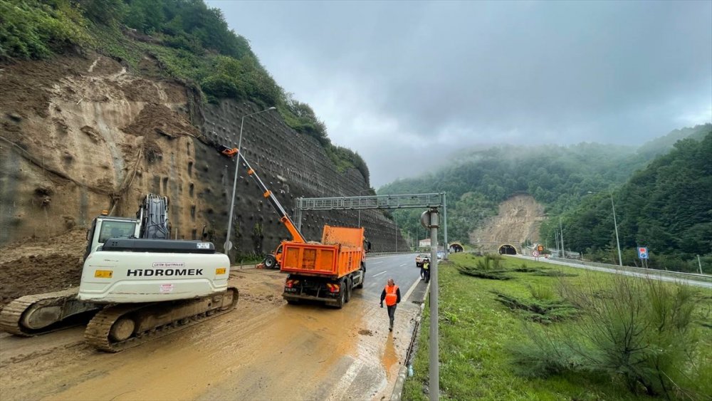 Bolu'da sağanak nedeniyle 2 köprü yıkıldı, bazı evleri su bastı