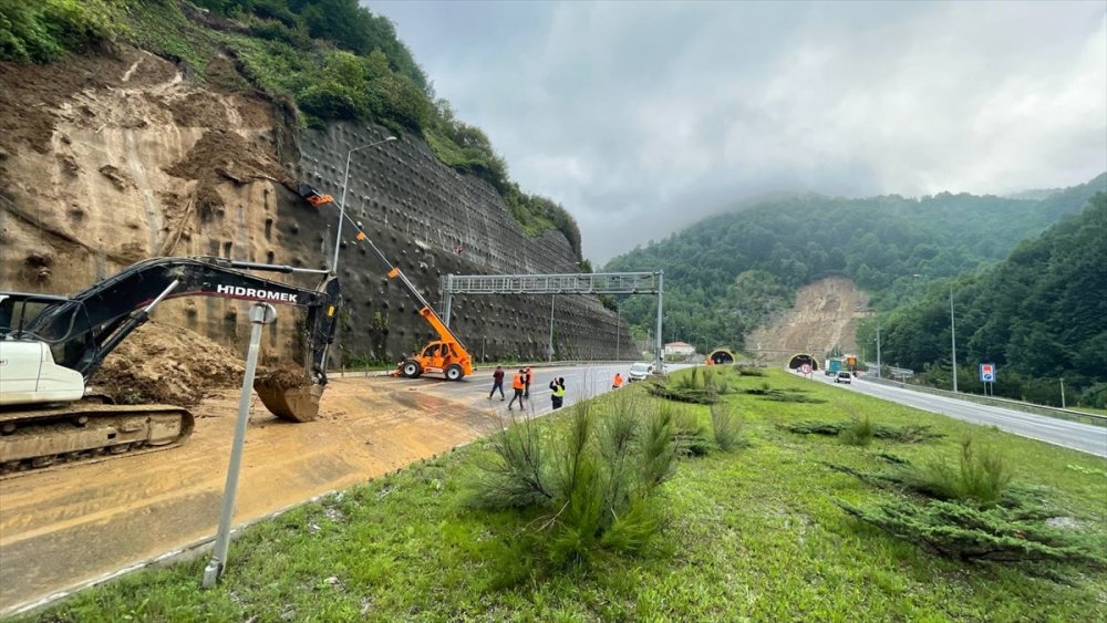 Bolu'da sağanak nedeniyle 2 köprü yıkıldı, bazı evleri su bastı