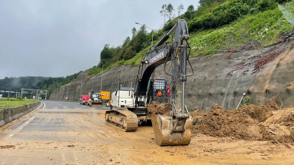 Bolu'da sağanak nedeniyle 2 köprü yıkıldı, bazı evleri su bastı