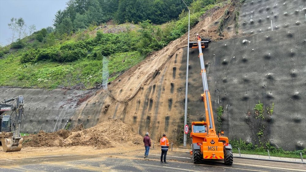 Bolu'da sağanak nedeniyle 2 köprü yıkıldı, bazı evleri su bastı