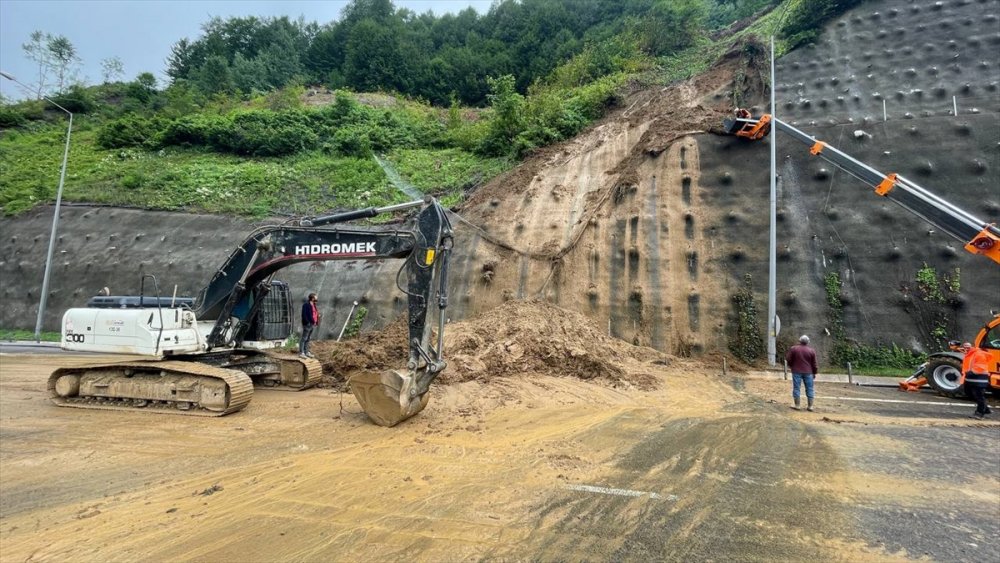 Bolu'da sağanak nedeniyle 2 köprü yıkıldı, bazı evleri su bastı