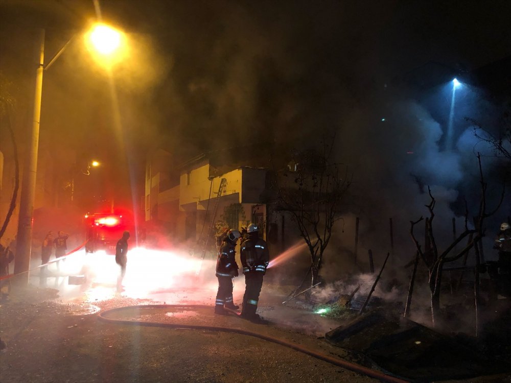 Bursa'da bir ailenin yaşadığı baraka yandı ve kullanılamaz hale geldi