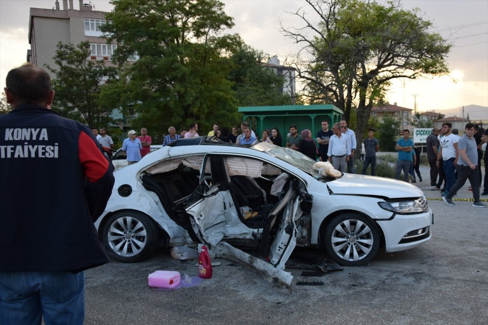Konya'da iki otomobilin çarpıştığı kazada 13 kişi yaralandı