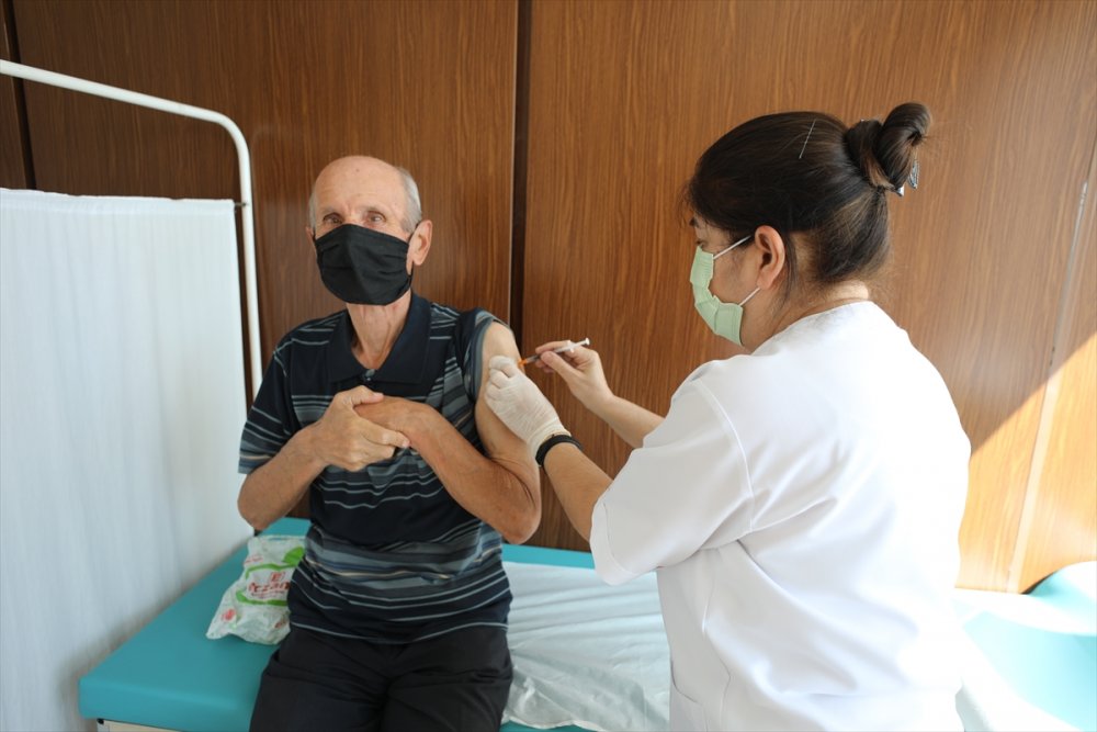 Trakya'daki hastanelerde "hatırlatma dozu" yoğunluğu oluştu