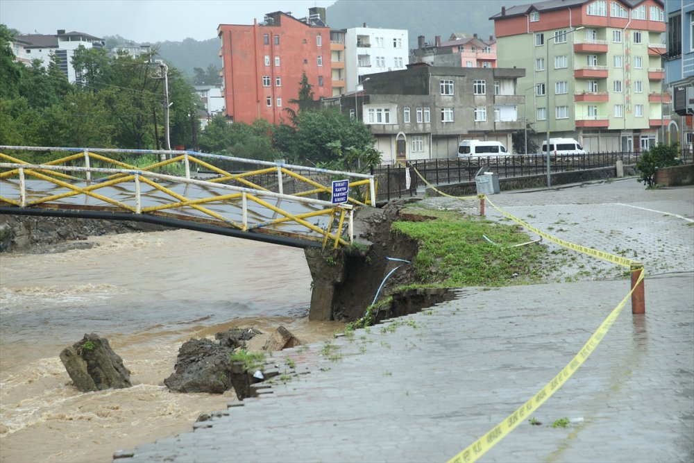 Ordu'da şiddetli yağış nedeniyle heyelan riski bulunan evdekiler tahliye edildi