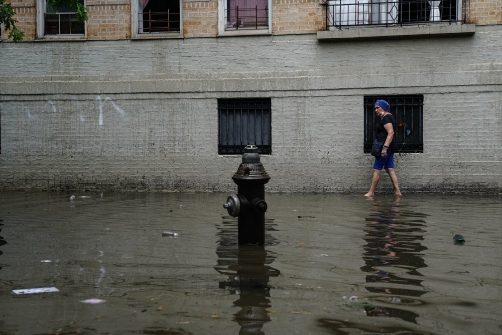 New York ve New Jersey eyaletlerinde su baskınları meydana geldi