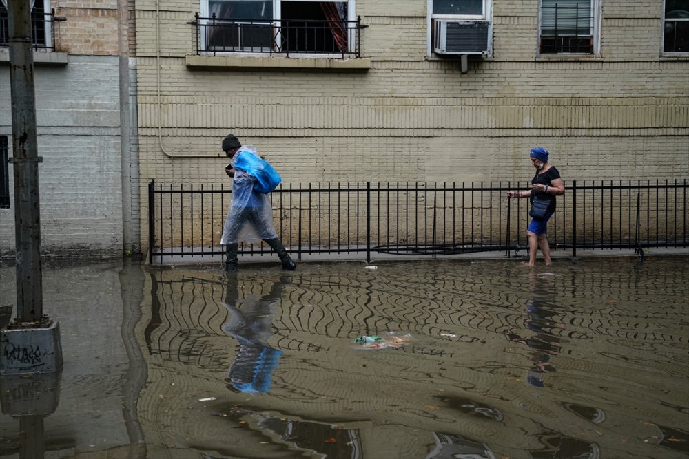 New York ve New Jersey eyaletlerinde su baskınları meydana geldi
