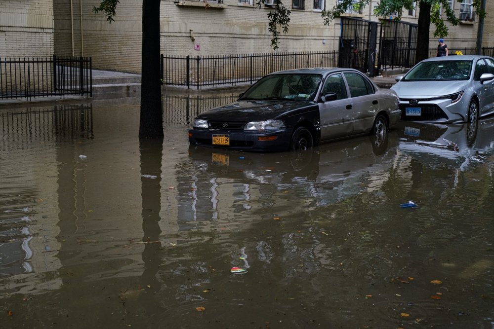 New York ve New Jersey eyaletlerinde su baskınları meydana geldi