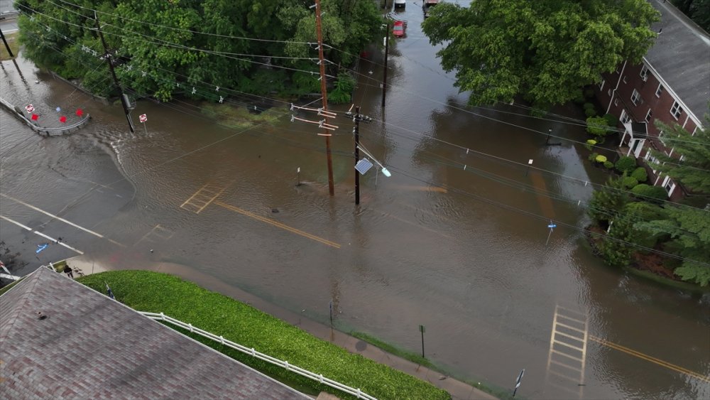 New York ve New Jersey eyaletlerinde su baskınları meydana geldi