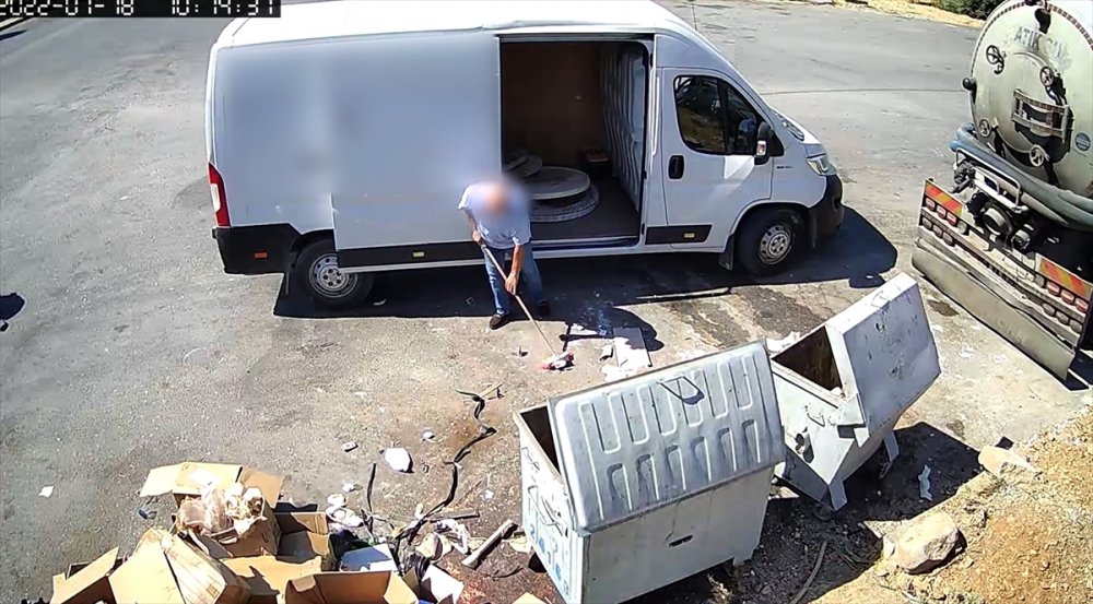 Bodrum'da bir kişiye, konteyner önüne döktüğü atıklar geri toplatıldı